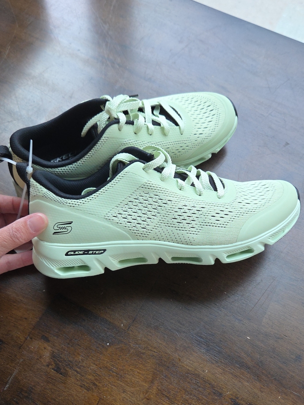 Skechers Size 7.5 Women's Glide-Step Mint Green Women's Sneakers